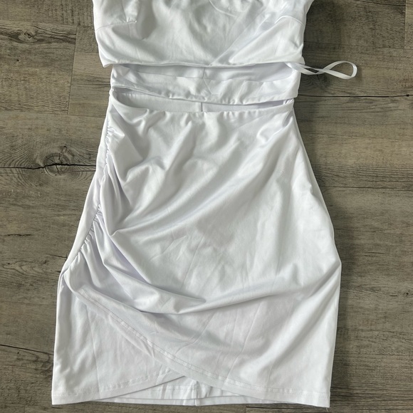 White strapless dress - Picture 2 of 3